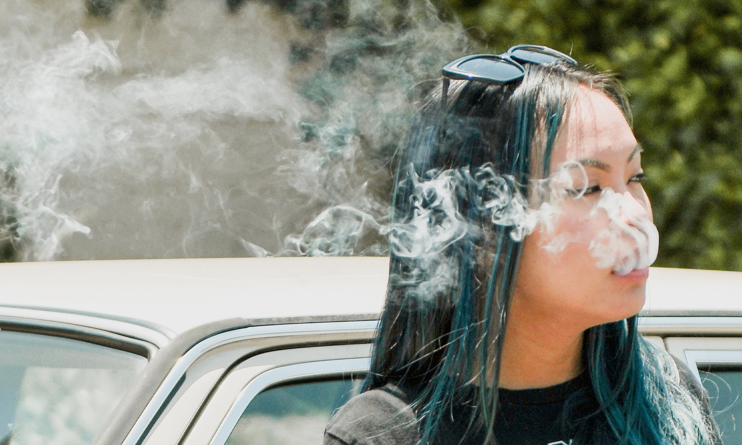 how is tobacco addictive There's more to smoking than old habits. In fact, nicotine is an addictive  substance that causes the urge to smoke. So what's going on behind the  scenes? If you're a smoker, your brain is filled with